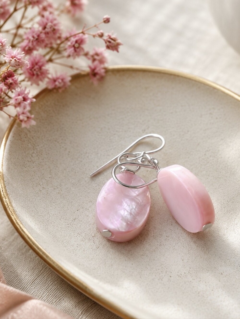 🇨🇦925 sterling  silver and mother of pearl shell earrings